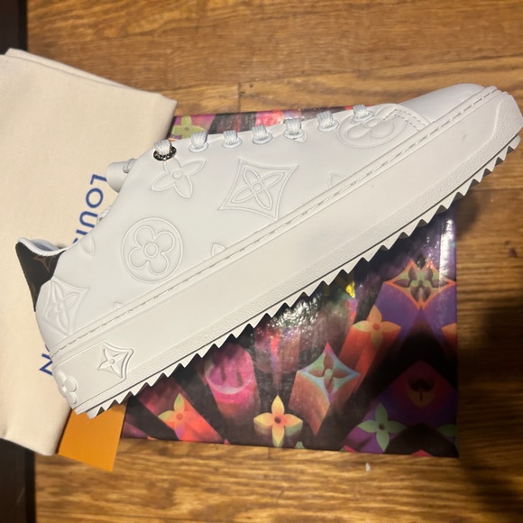 LV Time Out - Picture 3 of 5